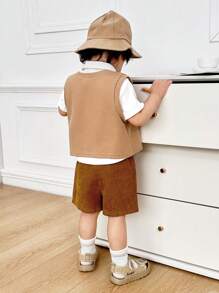 SHEIN Set da 3 pezzi per bambino/a, camicia casual bianca a maniche corte, stile scuola con collo alla coreana, gilet smanicato di colore unico, pantaloncini con elastico in vita, adatto per scuola, casa, uscite, stile coreano, per primavera/estate