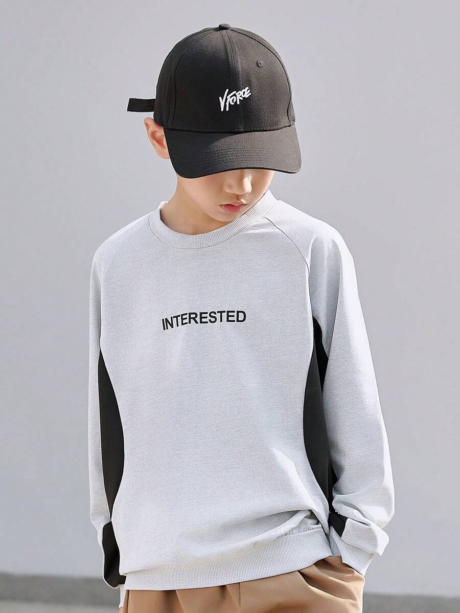 Conjunto de niño con top de manga larga de cuello redondo y pantalones largos en un estilo enérgico - Fashionable y cómodo para niños mayores - Multicolor - Ver 1
