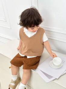 SHEIN Set da 3 pezzi per bambino/a, camicia casual bianca a maniche corte, stile scuola con collo alla coreana, gilet smanicato di colore unico, pantaloncini con elastico in vita, adatto per scuola, casa, uscite, stile coreano, per primavera/estate