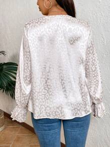 SHEIN VCAY 大码荷叶边豹纹衬衫情人节做我的爱人/情人可爱上衣女士优雅服装春季服装情人节浪漫约会高领长袖女士优雅服装 - 杏色 - 查看 2