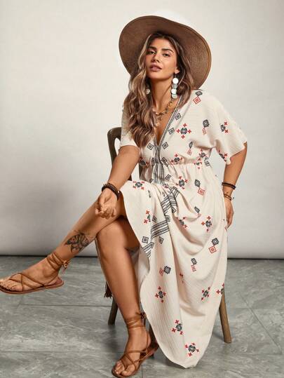 SHEIN VCAY Plus Size Women Boho Geometric Print Short Sleeve Vacation Dress, For Summer,Beach Dress Sundress,Holiday Outfits