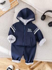 SHEIN Bộ 2 món/Bộ quần áo nỉ dày họa tiết chữ màu xanh navy có dây rút có mũ trùm đầu cho bé trai/bé gái và quần dài thể thao, phong cách thường ngày của trường đại học, thích hợp mặc ở nhà, đi chơi và giữ ấm trong thời tiết lạnh - Màu xanh hải quân - Xem 6