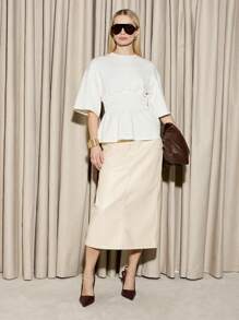 AiiRZ 弹力褶皱紧身胸衣 T 恤，带荷叶边下摆荷叶边设计，优雅短袖半正式夏季上衣，带松紧腰带细节 - 白色 - 查看 3