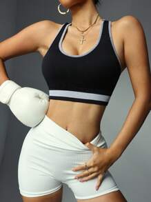 Easithlete Women's Edged Contrast Color Cropped Everyday Fitness Sports Bra - Black and White - View 3