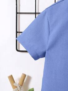 SHEIN 2 件装小男孩纯色领口纽扣式短袖上衣和紧身长裤套装 - 霧霾藍 - 查看 3