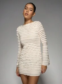 MISSGUIDED Vestido mini ajustado fruncido con textura de manga larga, cuello de barco, para fiestas, cócteles, noches, eventos especiales, ocasiones formales, invitados de boda, elegante