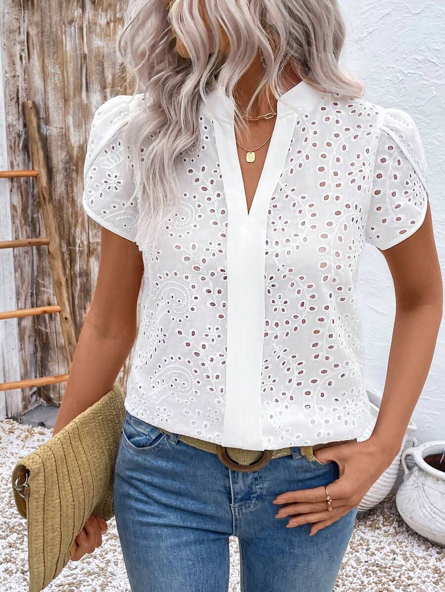 SHEIN LUNE Blouse femme à col en V ajouré, avec broderie florale sur les manches bouffantes. Idéale pour le printemps et l'été. - Blanc - Voir 1