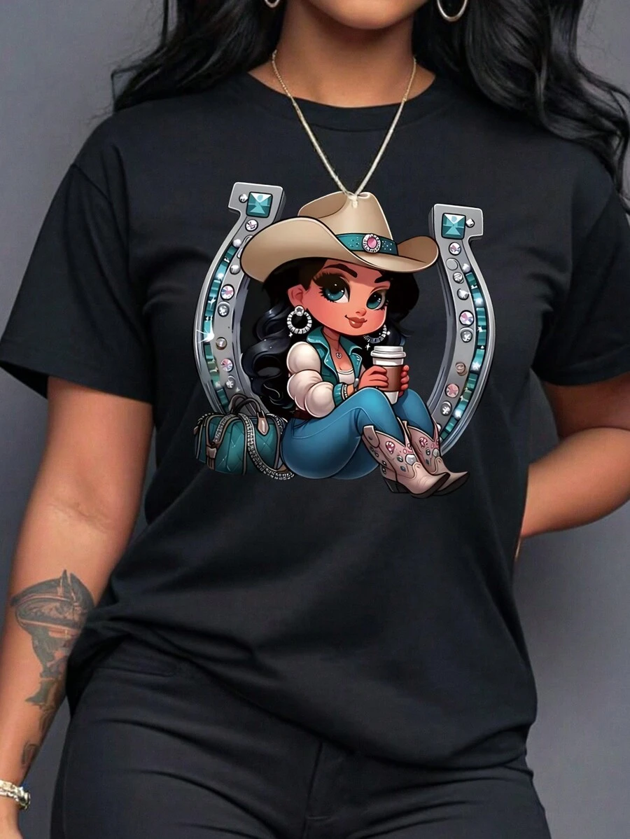 SHEIN LUNE Camiseta de manga corta con cuello redondo, estampado de letra en forma de U y diseño de vaquera, para mujeres de talla grande, para verano - Negro - Ver 1