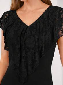 SHEIN Clasi Vestido mini ajustado de mujer con escote en V y encaje, casual y de moda para uso diario