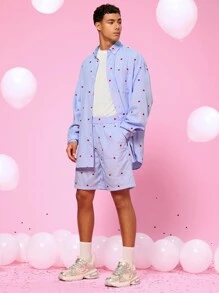 Manfinity VCAY طقم قميص أكمام طويلة فضفاضة ذو شرائط عمودية مطرزة بشكل قلب، وشورت واسط متوسط مستقيم القصة، مناسبة للجنسين - أزرق فاتح اللون - مشاهدة 4