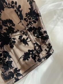 SHEIN Privé Plus Size Elegant Sexy Floral Lace Top, Suitable For Party, Wedding, Ceremony, Celebration, Graduation, Elastic Blouse For Women - Black - View 6