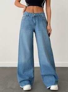 RueChic LOW WAIST WIDELEG RAW EDGE DETAIL AND CUTLINE ON SIDE SEAM - Light Wash - View 1