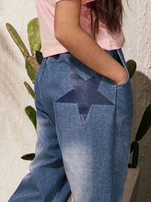 SHEIN 1 件式女童大童牛仔裤，都市休闲风格，女童蓝色牛仔长裤，舒适百搭，适合春、夏、秋季。这些女童牛仔裤适合各种场合，如城市户外活动、运动、居家休闲、学校和聚会。