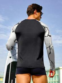 Manfinity Men's Batik Print Round Neck Raglan Sleeve Surfing T-Shirt - Black and White - View 2