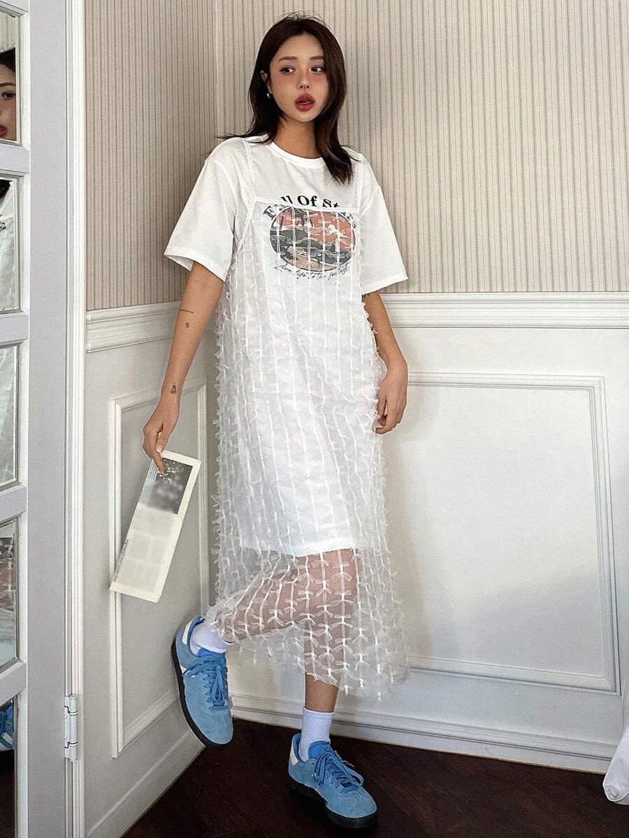 DAZY 2 件女装套装：印花中长款宽松圆领 T 恤 + 蕾丝细肩带连衣裙 - 米色 - 查看 1