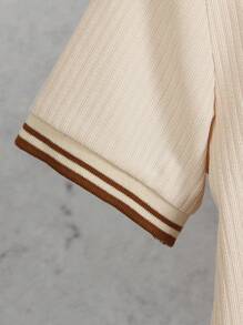 SHEIN Vintaside Kids 2件套男童纹理Polo领衬衫和裤子。撞色Polo领带来层次感，做工精细，全新设计简约时尚，展现男童的个性魅力，适合日常休闲和上学场合，满足4-7岁儿童夏季度假、旅行、放松、日光浴的需求。 - 杏色 - 查看 4