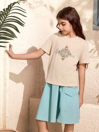SHEIN Two-Piece Set For Tween Girls Featuring A City Casual Style Round-Neck Short-Sleeve Pattern T-Shirt Paired With A Short Skirt. This Two-Piece Set Is Comfortable, Soft, And Skin-Friendly, Suitable For Spring And Summer. It Is Ideal For Various Occasions Such As Urban Street Photography, Outdoor Outings, Daily Wear, School, Parties, And More.