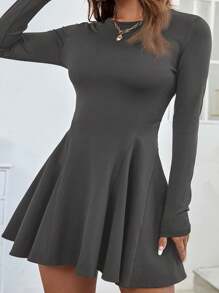 SHEIN VCAY Vestido Curto Simples e Casual de Manga Longa, Gola Redonda, em Cor Sólida, Plus Size - Cinza - Visão 3