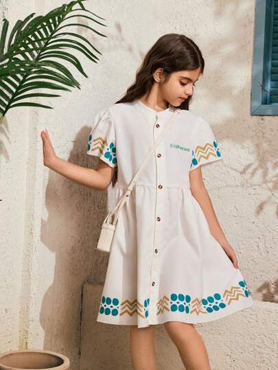 SHEIN 1 pieza Vestido casual de media longitud con escote en V y manga corta, estampado para niñas, cómodo para actividades urbanas al aire libre, deportes, casual, escuela, reuniones y otras ocasiones