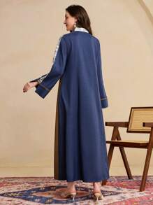 Al Najma رمضان فستان ماكسي أنيق على طراز دبي ذو طابع جنوب شرق آسيوي أنيق وبسيط، بياقة واقفة وأكمام طويلة مع تصميم ألوان متباينة، مناسب للاستخدام في العطلات وكافتان وجلابية - الأزرق - مشاهدة 2