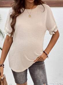 SHEIN Mutterschafts-T-Shirt mit einfarbigem rundem Kragen, Fledermausärmeln, Patchwork, Quastenbündchen und loser Passform - Khaki - Übersicht 3