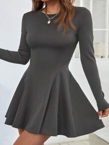 SHEIN VCAY Vestido Curto Simples e Casual de Manga Longa, Gola Redonda, em Cor Sólida, Plus Size - Cinza - Visão 6