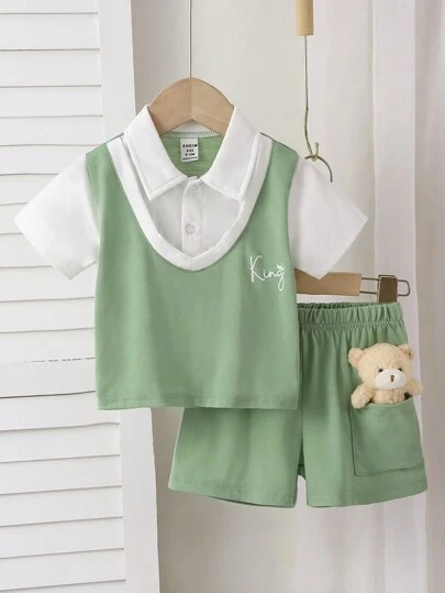 SHEIN 2 件幼儿/婴儿男孩夏季针织套装 - 绿色校园风格短袖衬衫和短裤，带有可爱熊图案，适合上学、度假、玩耍、运动的休闲装