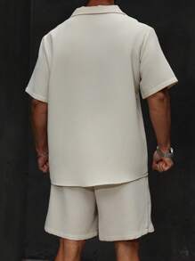 Manfinity Homme Plus Size Men Solid Color Short Sleeve Single-Breasted Pocket Shirt And Shorts Casual Suit