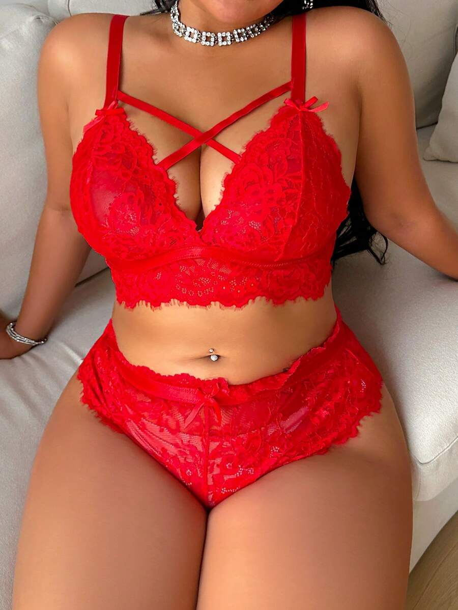 SHEIN 2 件套加大码内衣套装,带蕾丝拼布、交叉肩带和蝴蝶结装饰,适合情人节 - 紅色 - 查看 1
