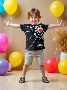 SHEIN 男童情人节爱心与蜘蛛网图案针织圆领短袖 T 恤，舒适黑色春夏 T 恤