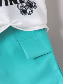 SHEIN Explorewe 2 pezzi Set di magliette a girocollo con stampa di lettere graffiti casual e pantaloncini verdi menta intessuti, stile sportivo da basket, per ragazzi per la festa dell'Eid Mubarak