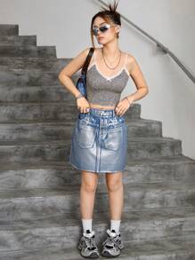 SHEIN 牛仔少女 Y2K 都市街头时尚波西米亚银色压花细节牛仔半身裙，弹性腰带和经典五口袋设计。时尚别致 - 中等水洗藍 - 查看 3