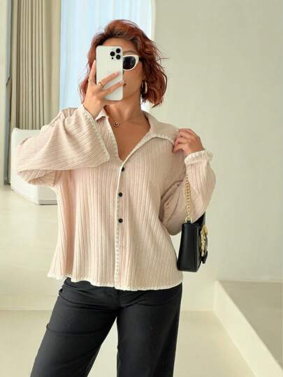 SHEIN Frenchy 大码休闲优雅撞色边饰领口前开 T 恤