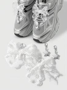 ROMWE Kawaii 4 sztuki/zestaw Elegancki minimalistyczny wszechstronny bardzo atrakcyjny biały siateczkowy haftowany koronkowy kokardka dekoracja CCB Star klipsy do butów kombinacja akcesoriów, odpowiedni dla kobiet i dziewcząt, prezent świąteczny