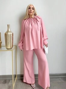 SHEIN SXY Conjunto de dos piezas de pantalón y blusa con mangas abullonadas y plisado en rosa para mujer talla grande, adecuado para uso diario, vacaciones, playa, fiestas, citas, cumpleaños, despedida de soltera, baile, citas en pareja, elegante, casual, compras, calle, exterior, coqueto, fácil de combinar y estiliza la figura