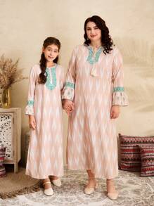 SHEIN 女童花卉印花长款系带袖连衣裙，优雅杏色，母女装（2 件单独出售） - 杏色 - 查看 4