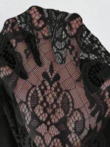 SHEIN LUNE Women's Hollow Out Contrast Lace Back Design Fashionable Versatile Sexy Plus Size Shirt, Suitable For Party, Evening, Casual, Vacation, Cooling, Stress Relief, Evening Long Gown, Elegant Fashion Women Lounge, Summer For Women, St. Patrick's Day, Rave, Festival, Spring Break, Saint Patrick, Boho