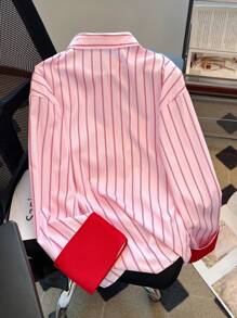 GlowEve Blusa casual holgada con mangas rectas y un bolsillo con acento rayado, talla estándar elegante para el Día de San Valentín de las mujeres - Multicolor - Ver 2