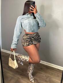 Flap Pocket Curved Hem Denim Jacket - Light Wash - View 4