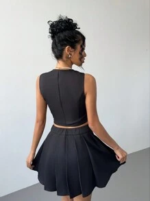 SHEIN Essnce 2 piezas Traje de mujer para primavera/verano con contraste de color en el cuello, falda plisada de cintura delgada + chaleco para uso diario