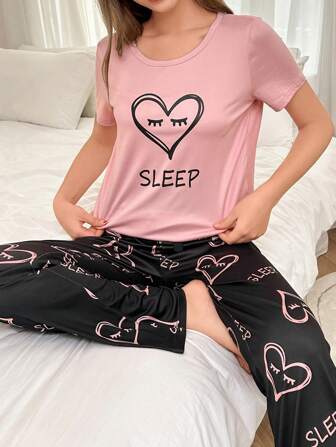 睫毛、心形和字母印花短袖上衣和裤子睡衣套装