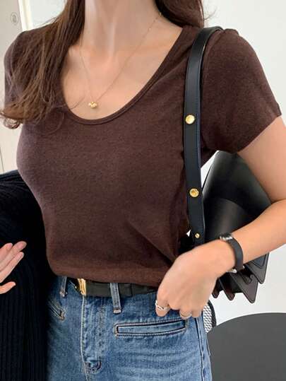 DAZY 女式圆领短袖基本款修身 T 恤，纯棕色，春夏学院风上衣