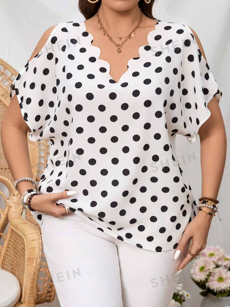 SHEIN LUNE Blusa informal de manga corta con escote en V y hombros abiertos, con volantes y estampado todo sobre, para vacaciones y estilo bohemio, en tallas grandes para mujer. Camisas de trabajo elegantes y románticas para el verano, ideales para el día a día.