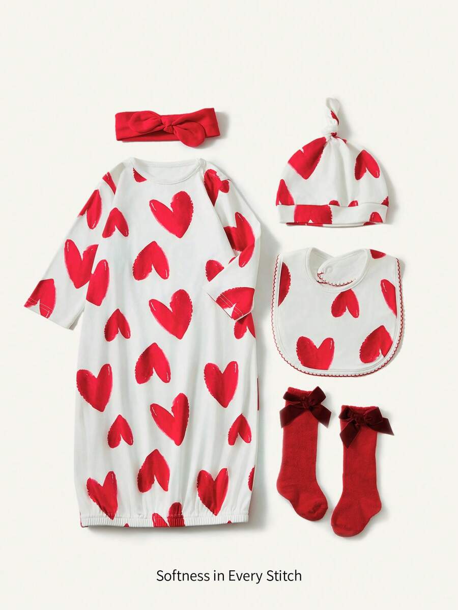 Cozy Pixies Set de 5 piezas suave y cómodo para el Día de San Valentín que incluye: 1 gorro, 1 babero, 1 diadema, 1 pieza de calcetines y 1 saco de dormir con diseño de corazón rojo para bebé - Rojo y blanco - Ver 1