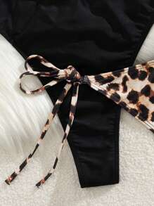SHEIN Swim 2 piezas de traje de baño para vacaciones de primavera y verano: shorts de estampado de leopardo con lazos a los lados y Bottom de bikini tipo tanga de color liso