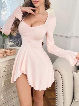 Damklänning i casual stil med mysiga och eleganta detaljer, för outfits, höst och vinter