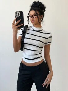 SHEIN Essnce 女士条纹针织短袖 T 恤, 女士 T 恤, 女士服装 - 黑與白 - 查看 4