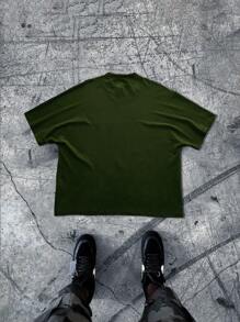 Manfinity EMRG 男士年轻街头风格品牌海报肖像印花黑色短款 T 恤 - 橄欖綠 - 查看 6