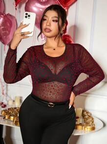 SHEIN Frenchy Blusa ajustada transparente de malla con corazón estampado de estilo minimalista y romántico, adecuada para el Día de San Valentín, citas, fiestas, amor/amante, primavera y verano, talla grande