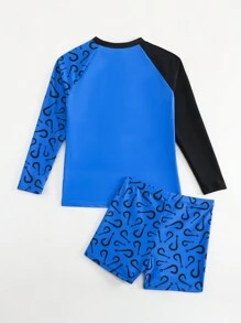 SHEIN 男童字母和沙滩印花圆领长袖上衣和短裤泳衣套装 - 藍色 - 查看 2